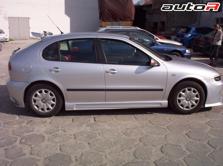 SEAT LEON SIDE SKIRTS