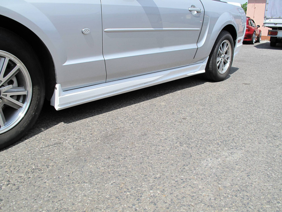 FORD MUSTANG SIDE SKIRTS