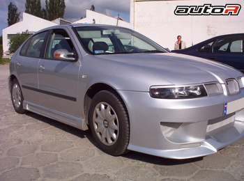 SEAT LEON SIDE SKIRTS